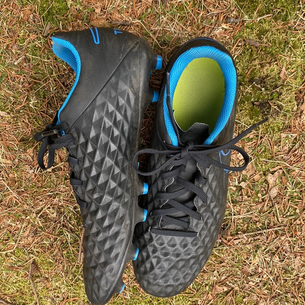 Boys size US 7.5 Nike tiempos